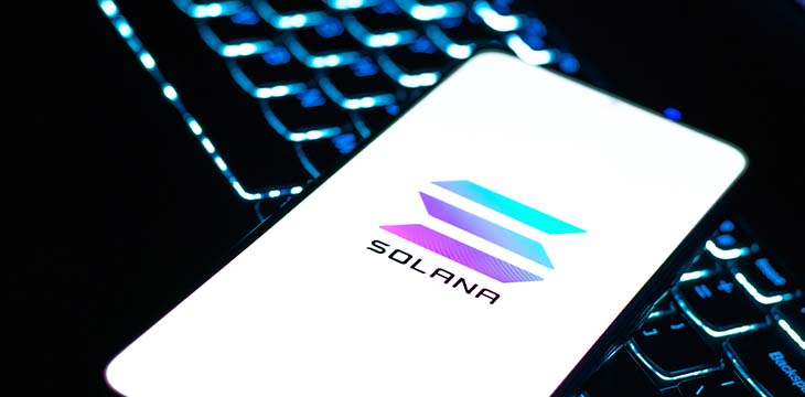 West Bangal, India - February 4, 2022 : Solana logo on phone screen stock image. — Stock Editorial Photography