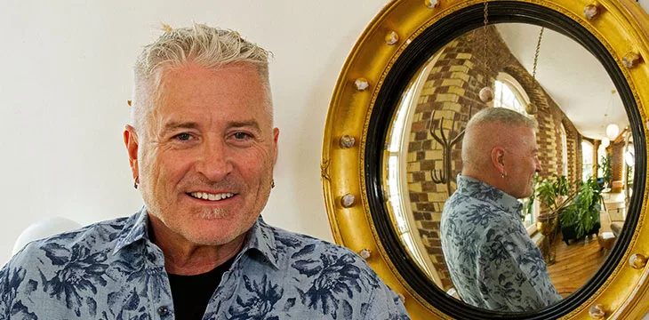 Calvin Ayre with a mirror next to him