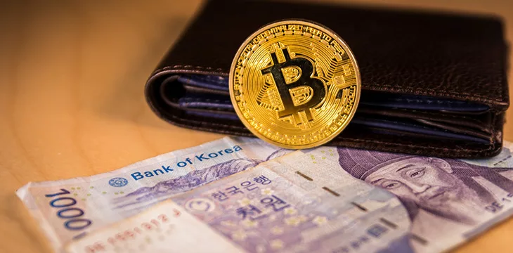 Physical Bitcoin, South Korean bank notes focused on Bank of Korea words